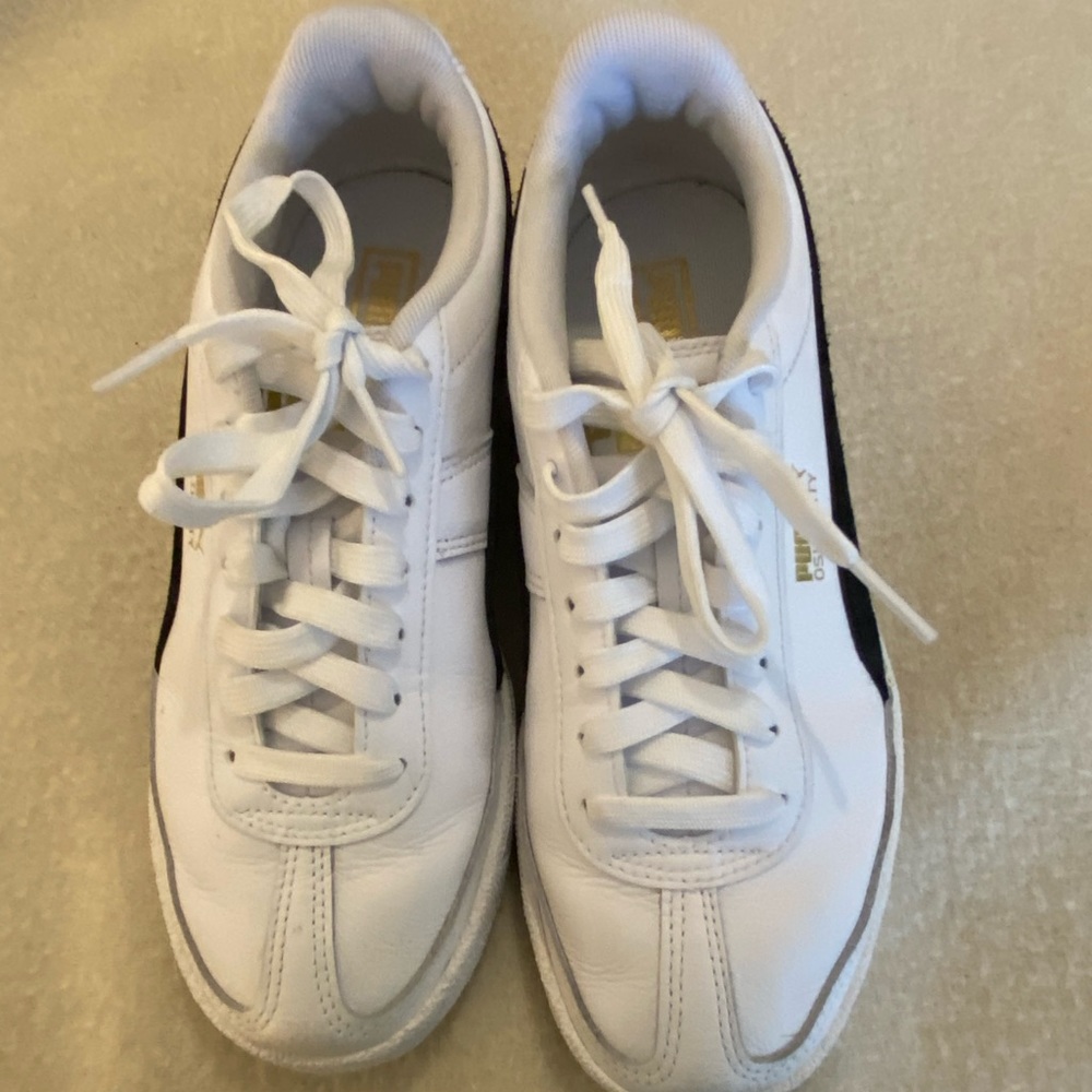 Puma Sneakers size 6 white
